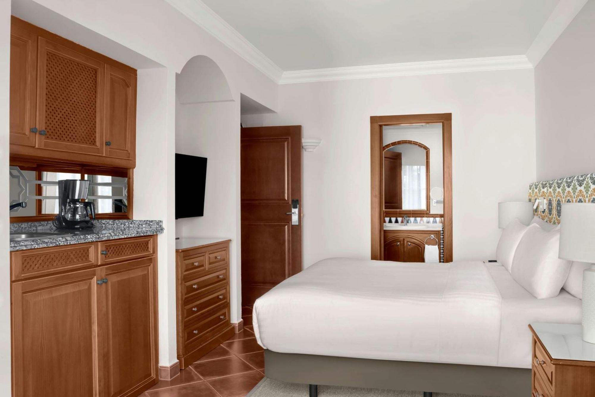 Three-Bedroom Apartment Sea View